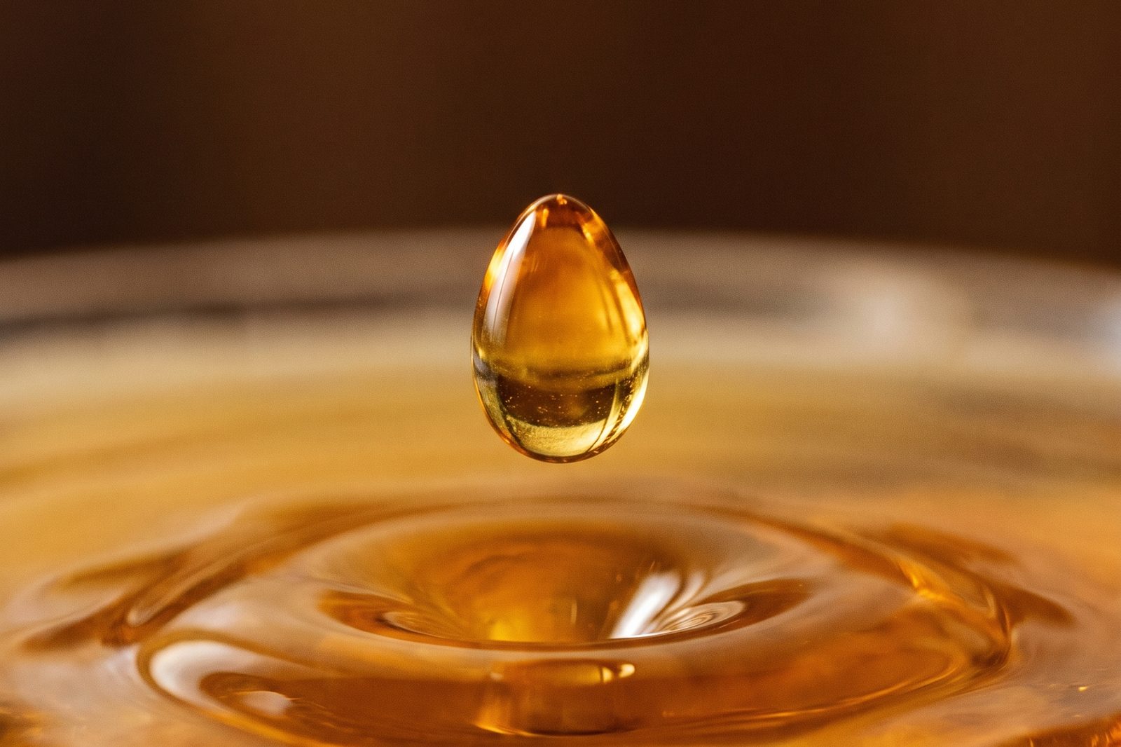 Goccia di olio ambrato
